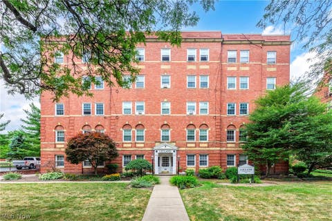 Photo for 15820 Van Aken Boulevard 401