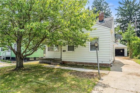 Tiny photo for 15902 Maplewood Avenue, Maple Heights, OH 44137 (MLS # 5224827)