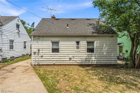 Tiny photo for 15902 Maplewood Avenue, Maple Heights, OH 44137 (MLS # 5224827)