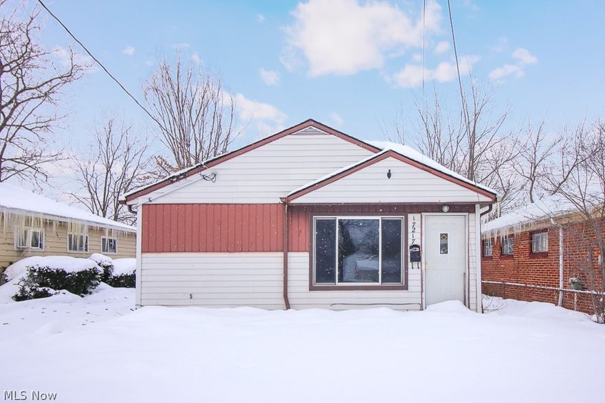 17217 Lipton, Cleveland - Spacious 3 bed 1 bath home! //
 
$985 rent / $985 deposit //
$49 application fee per adult //
NO SMOKING //
1 time $99 non-refundable set up fee paid at lease signing //

$30/month required resident benefit package; can include personal property/liability insurance for an additional $5/month for $35/month total //
 
All applicants are required to fill out a PetScreening application, found on our website/app before being processed. Even if you have NO pets - this app must be filled out. 1-2 pets OK w/ approved PetScreening & PetFee (Some breed restrictions apply). 1 time, non-refundable pet fee of $200-300 per animal applies to all pets & must be paid prior to or when you pay your 1st month rent. (No fee for qualified assistance animals) //

Our application is processed through secure site: Findigs. They require ID & income verification. Without this, your app will not be processed. They offer 24/7 chat support on their app directly if you have any q