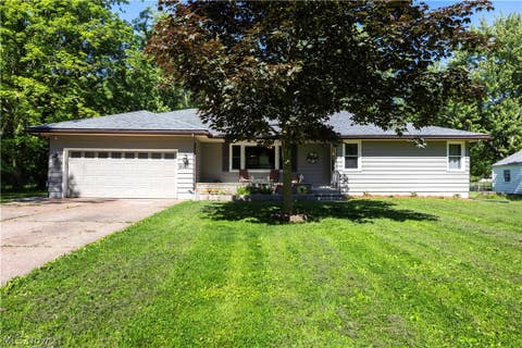 Homes For Sale - 1908 Wallace Lane<br/> Lorain, OH 44053