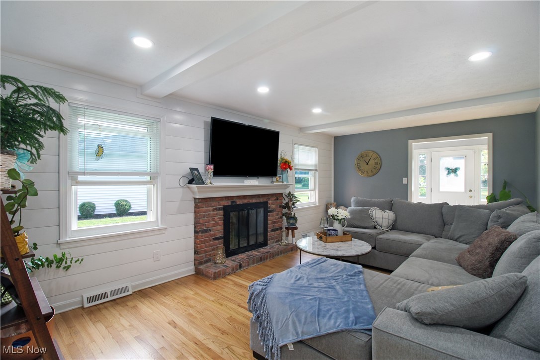 1325 Queen Annes Gate