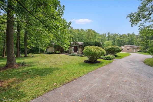 8995 KNOTTY PINE LN, CHARDON, OH 44024 - Image ba13652d0877dd400a2ef6f814285e59/1232906706
