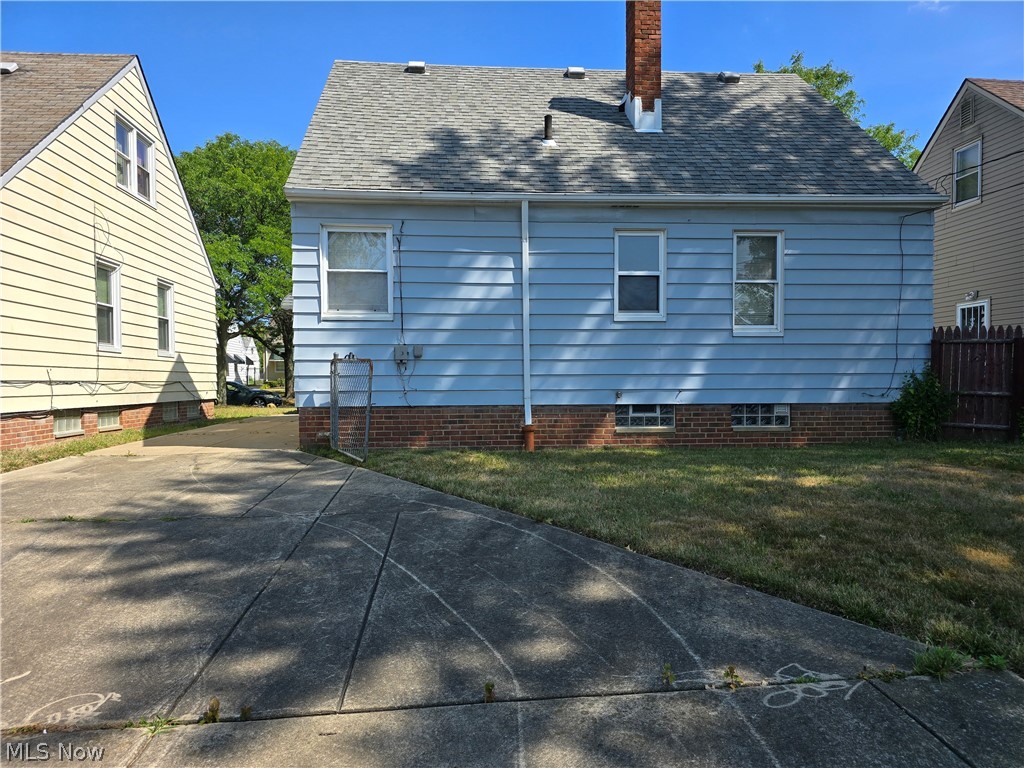 21018 Raymond Street, Maple Heights, Ohio image 2