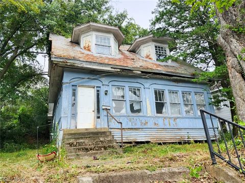 Homes For Sale - 103 Circle Ave Ave<br/> Spencer, WV 25276