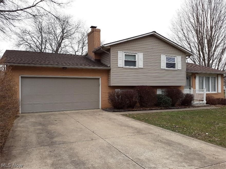 Convenient location. Jackson schools.  3 bedroom split level with over 1500 sq. ft.  Master bedroom with private half bath.  Nice kitchen with dinette area that leads to rear deck.  Rec room with fireplace and laundry room in lower level.  Needs a little tlc. but could move right in.  Attached 2 car garage.  Nice lot.