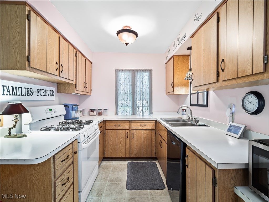 1241 Cedar Drive, Lorain, Ohio image 8