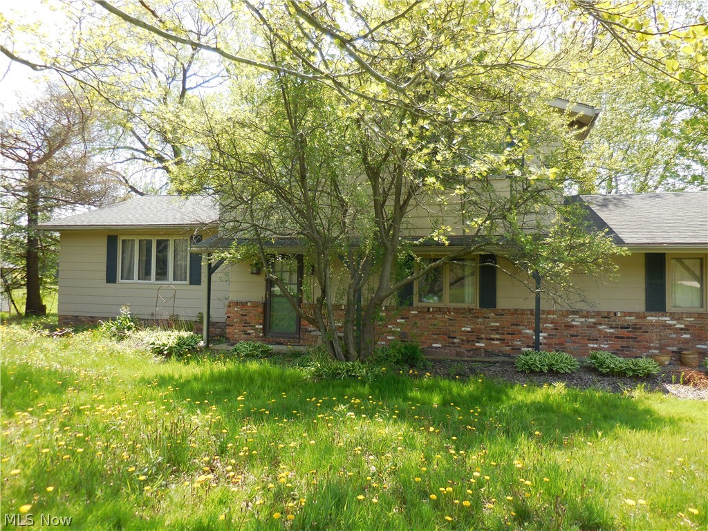 Great location and beautiful area with a solid home just waiting for your individual updates. And a basement besides for all your storage needs. This is a handyman's special and needs some TLC but this could be your dream home! Much potential!