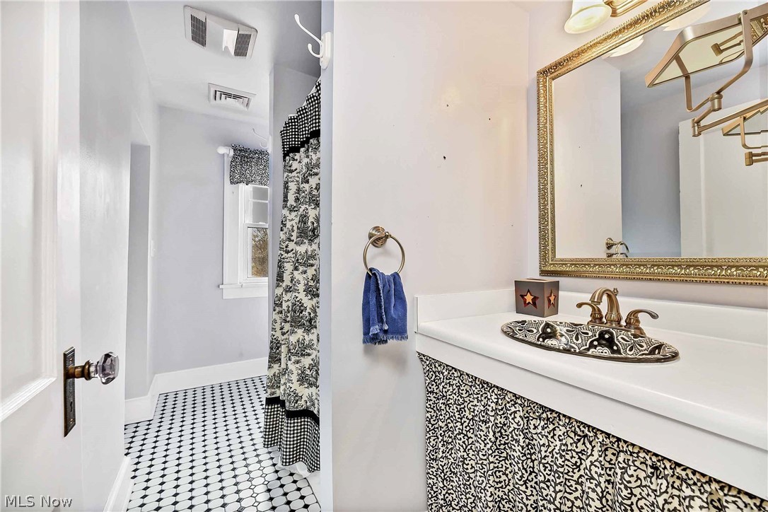 Canton - Commercial Sale