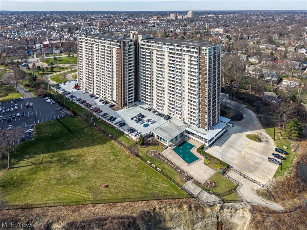 Carlyle Condo - Residential