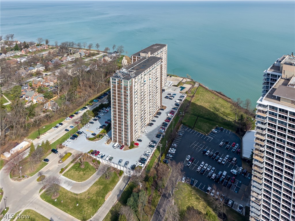 Carlyle Condo - Residential
