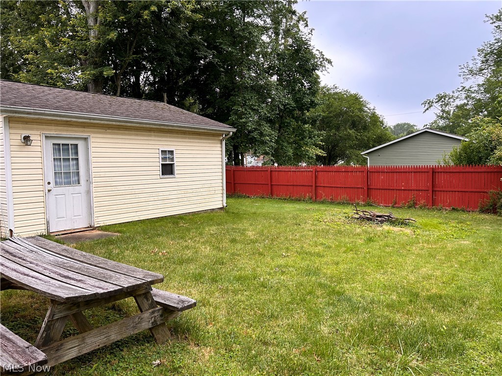 1090 Elm Avenue, Madison, Ohio image 9