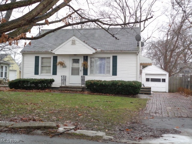 Super cute Cape Cod in the heart of Barberton! Features include vinyl siding, new furnace, new storm and entry door on the front and a large eat-in kitchen! There are hard wood floors under the carpet. Nice sized rooms and generous closet space finish out the wonderful amenities this home has to offer. Call today for your private showing!