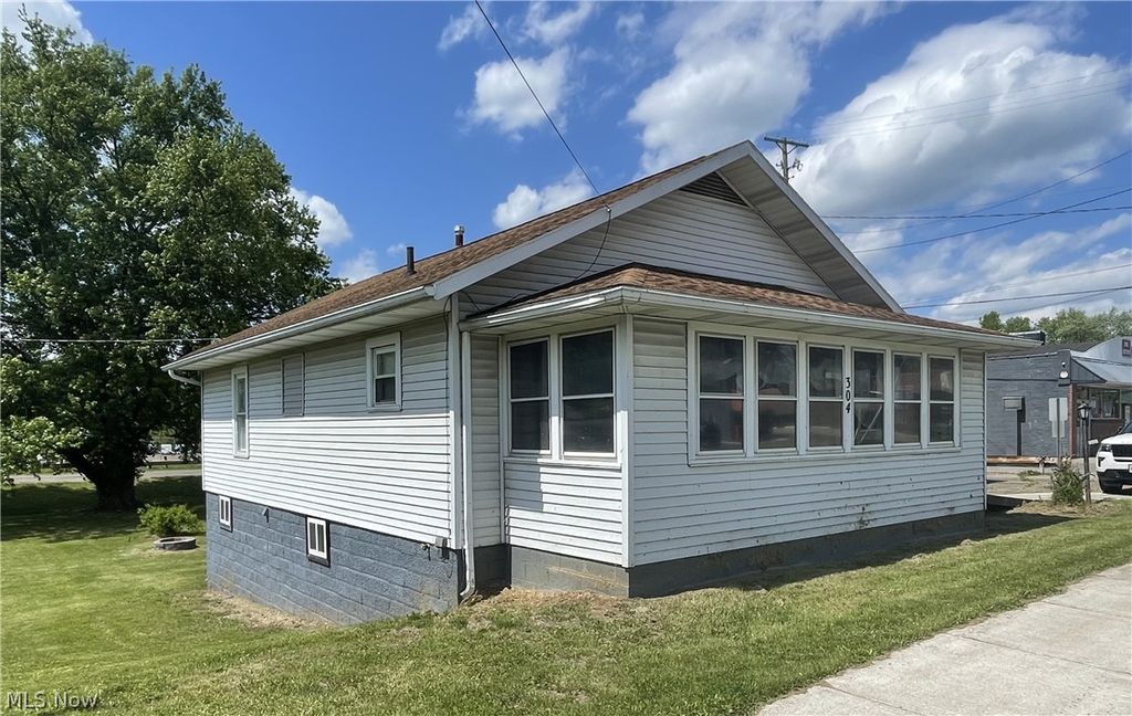 Photo of 304 Dewey Avenue, Cambridge, OH 43725 (MLS # 5207620)