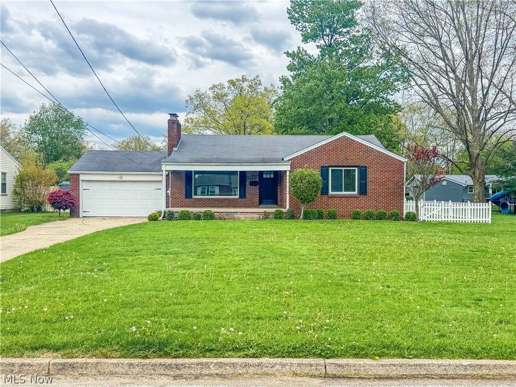 Photo of 4047 Cascade Drive, Youngstown, OH 44511 (MLS # 5208232)