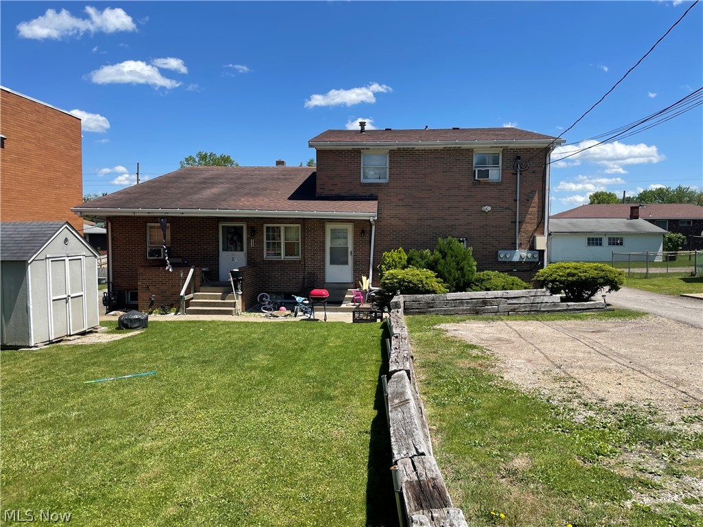 5 Unit apartment building for sale in Weirton!