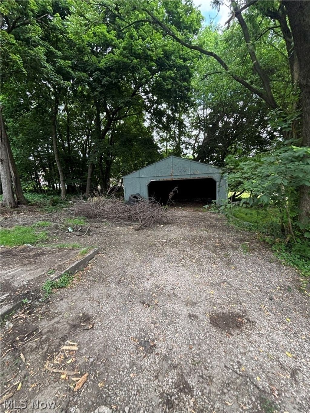Photo of 40 W Woodbine Avenue, Youngstown, OH 44505 (MLS # 5217954)