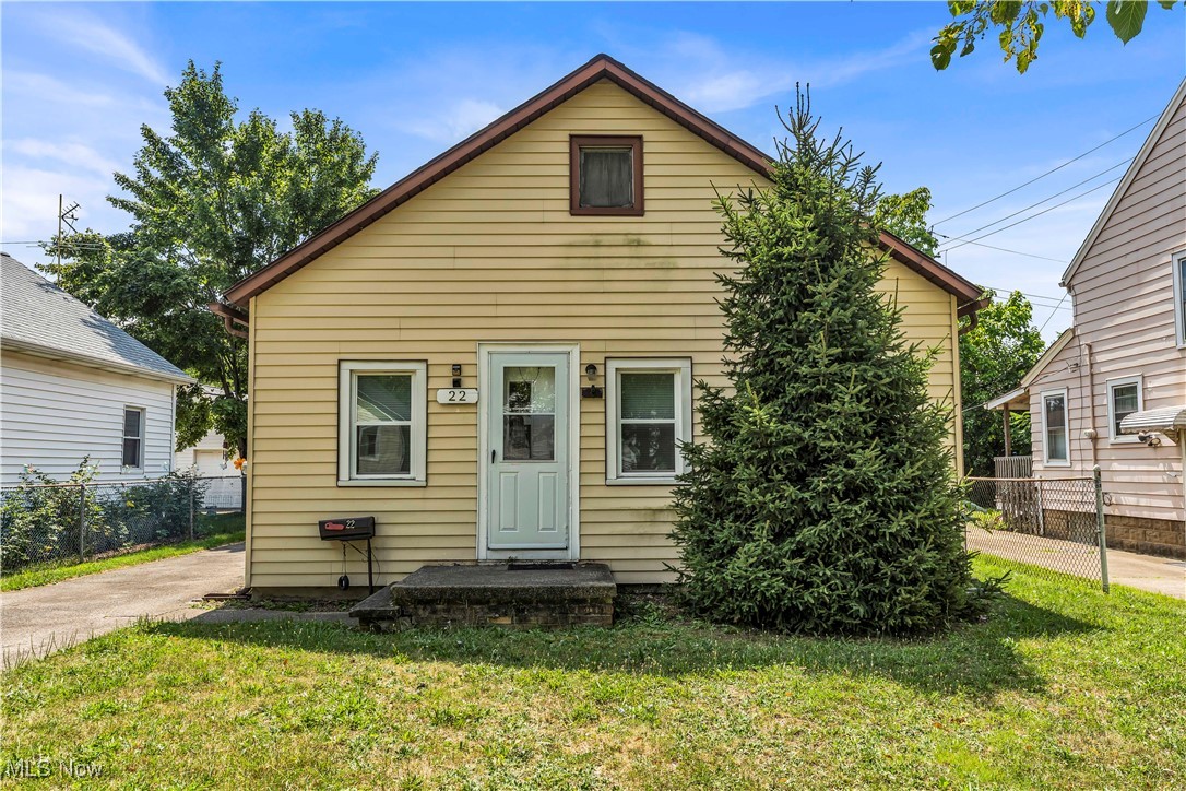 22 Henry St, Bedford - Spacious 2 bed 1 bath single family home! //
$ 1000 rent / $ 1000 deposit //
$55 application fee per adult //
1-2 pets OK in this unit. After application pre-approval, a PetScreening is required for any animals to proceed with one of our properties; a PetScreening affidavit is still required if you have no pets. (Some breed restrictions apply per HUD guidelines). //
NO SMOKING //
1 time $169 non-refundable set up fee paid at lease signing //
$35/month required resident benefit package; can include personal property/liability insurance for an additional $10/month for $45/month total. //
*** MOVE-IN DATE 21-30 DAYS OUT TO ACCOMMODATE REQUIRED CITY COMPLIANCE WITH CITY OF BEDFORD. - MOVE-IN DATE TBD, NO EXCEPTIONS. *** //
After application Pre-Approval 1 applicant per household application is required to fill out a PetScreening application, before being about to proceed with placing a Reservation Fee for one of our properties. You will receive a pre-approval for your application and in order to proceed, the PetScreening is required. Even if you have NO pets - this application must be filled out. One time, non-refundable pet fee of $250-600 per animal applies to all pets & must be paid before or when you pay your first month rent. (No fee for qualified assistance animals). //
Our application is processed through secure site: Findigs, and they require ID and income verification. Without this, your application will not be processed. They offer 24/7 chat support on their application directly if you have any questions. //
BEDROOMS:2 //
BATHROOMS:1 //
APPLIANCES PROVIDED: Fridge and stove //
UTILITIES / RESIDENT RESPONSIBILITY:Residents are responsible for all utilities including: water/sewer/trash, gas & electric and are responsible to maintain lawn care maintenance & snow removal. //
Serious inquiries only.