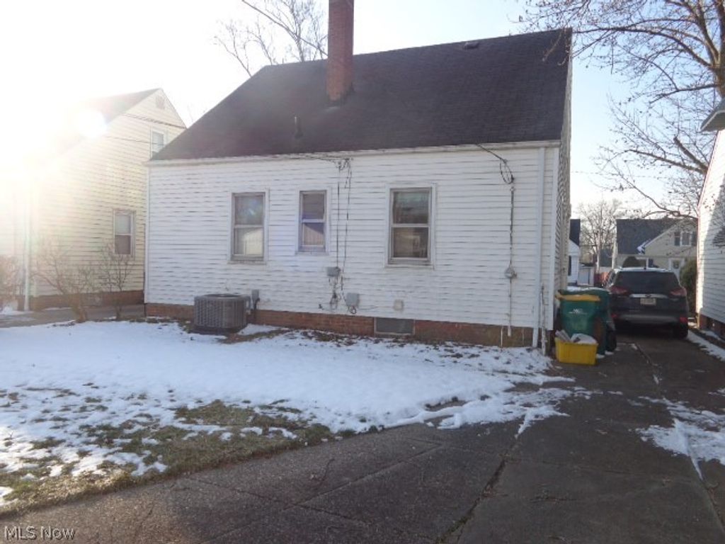 Photo of 14413 Krems Avenue, Maple Heights, OH 44137 (MLS # 5188721)