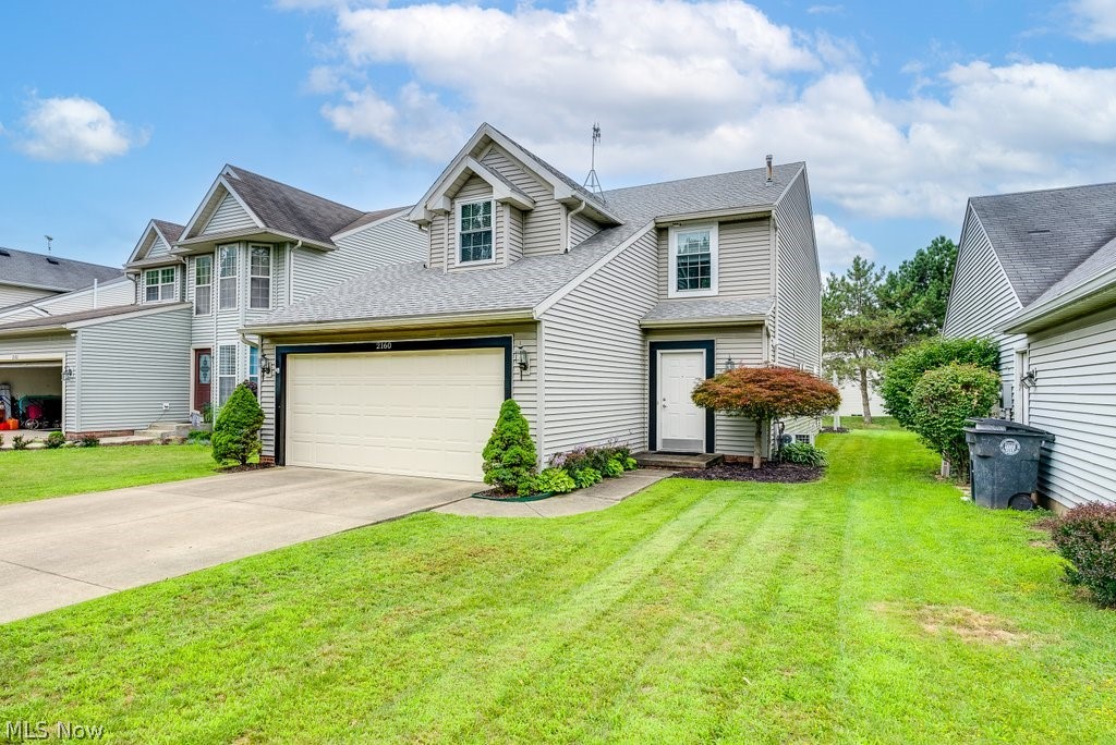 Welcome to your new home in Coventry Crossing. This 3 bedroom, 2.5 bath home had new windows installed in 2019, all new kitchen appliances in 2019 and a new H2O tank. The community offers a neighborhood playground with a pavilion and a splash pad! It's a must see!!!