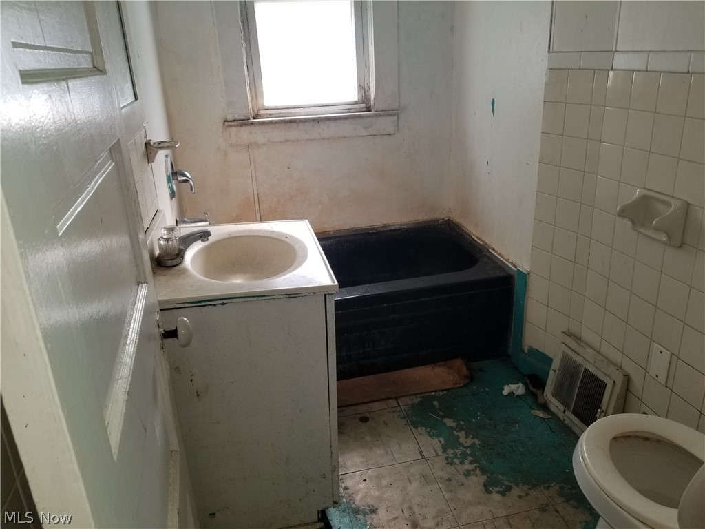 James M Hoyts - Residential