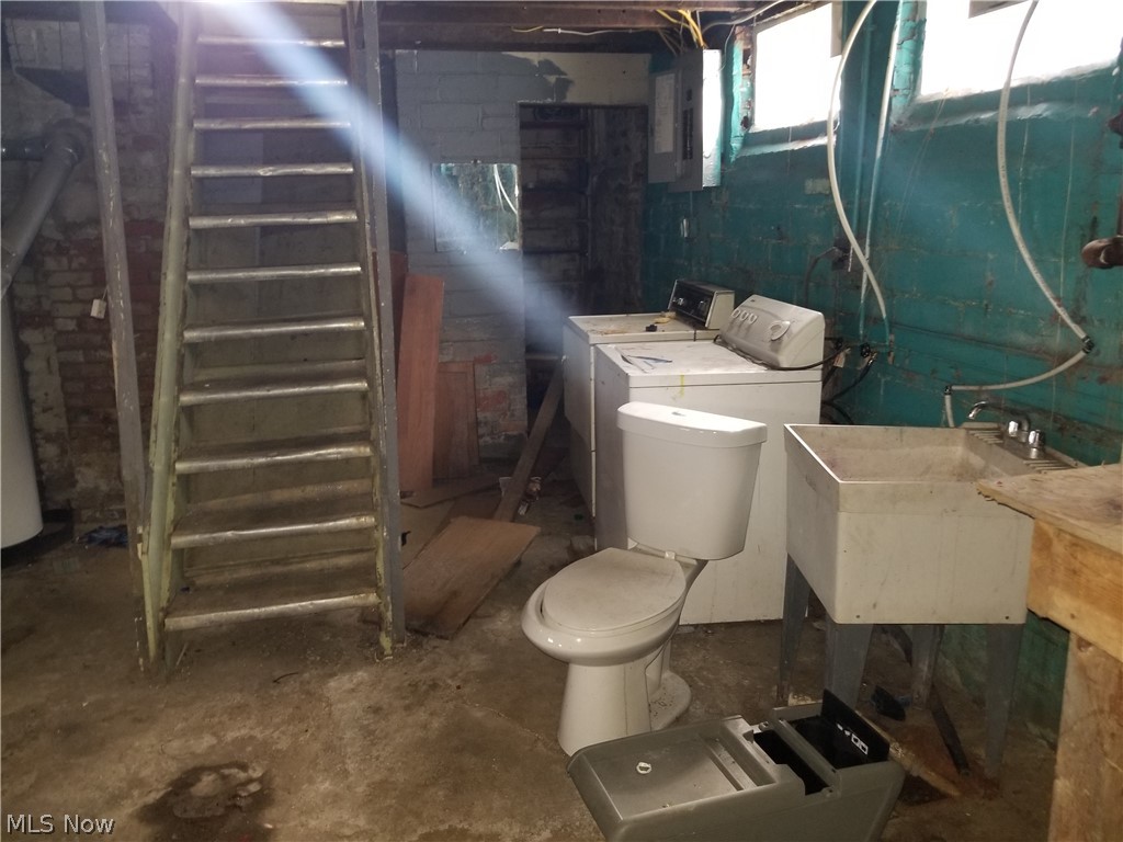 James M Hoyts - Residential