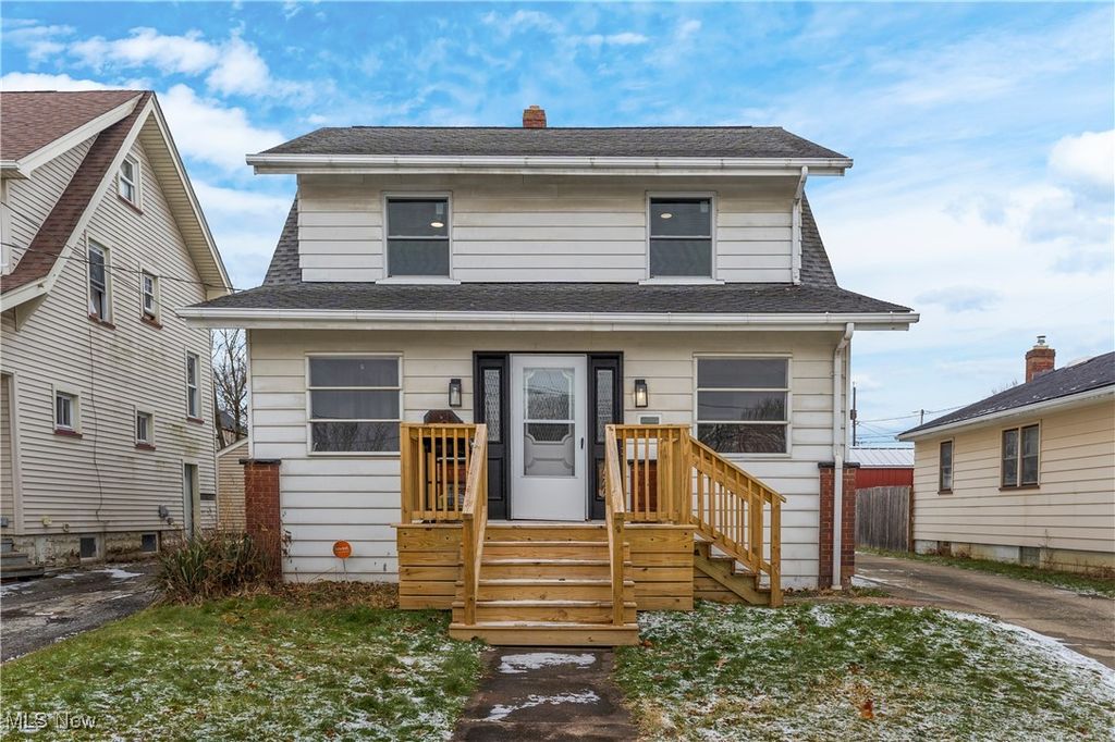 Photo of 170 N Richview Avenue, Youngstown, OH 44509 (MLS # 5178165)