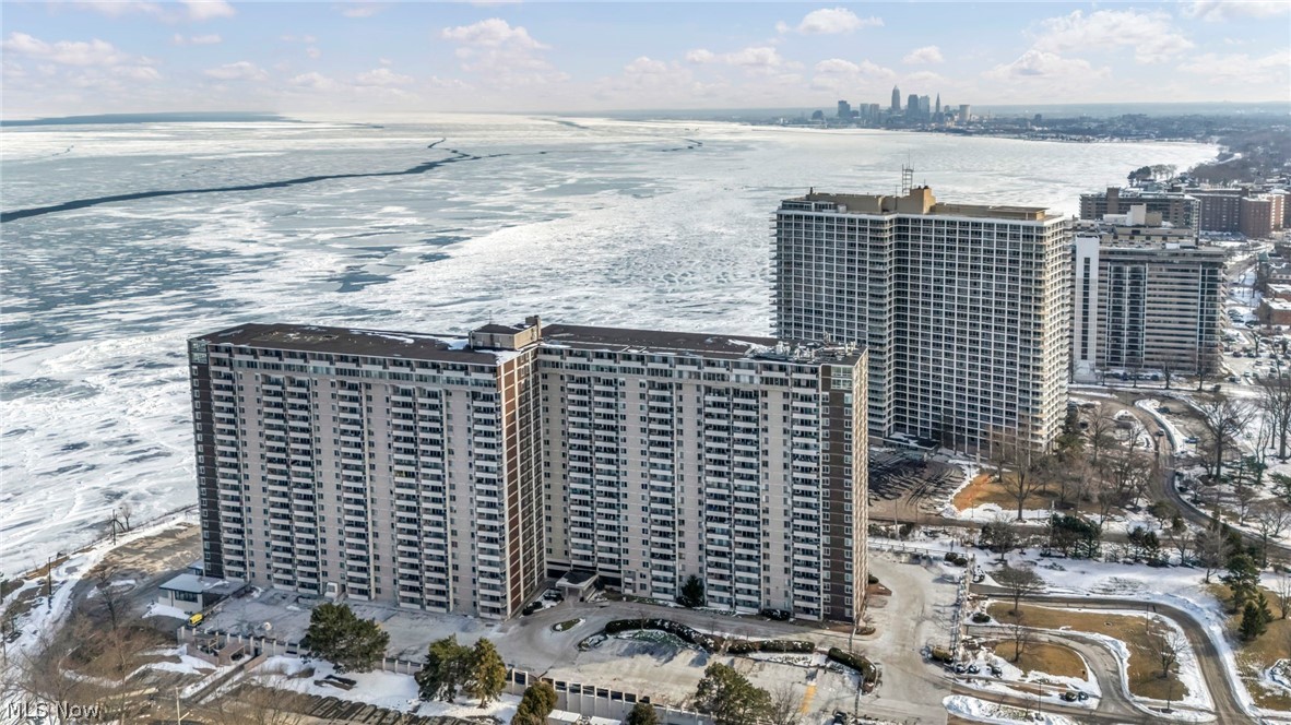 Carlyle Condos - Residential