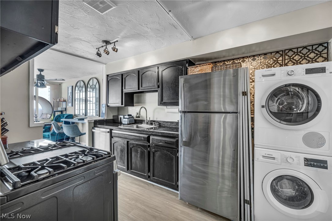 Carlyle Condos - Residential