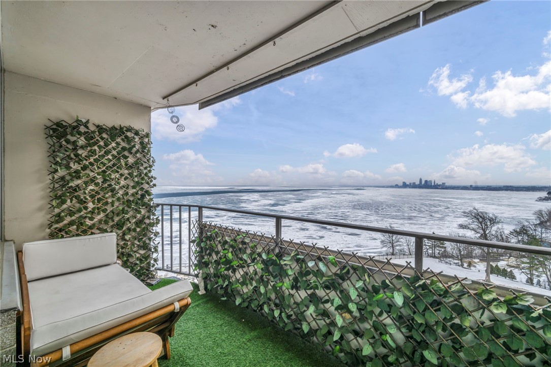 Carlyle Condos - Residential