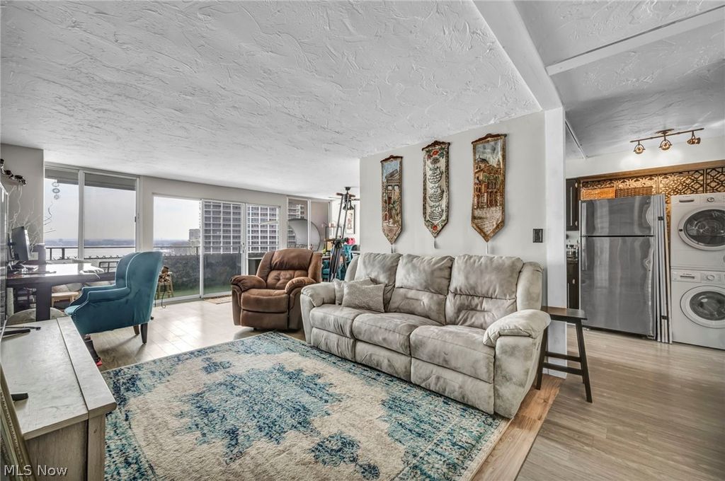 Photo of 12900 Lake Avenue, Lakewood, OH 44107 (MLS # 5186782)