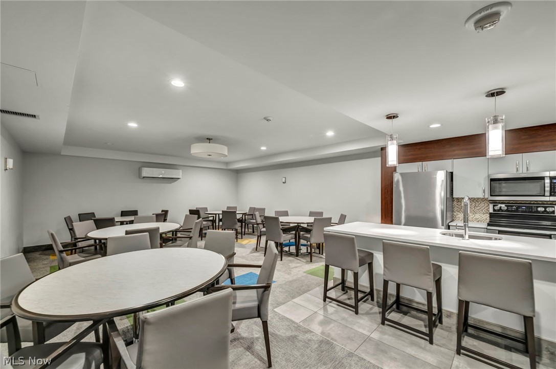 Carlyle Condos - Residential