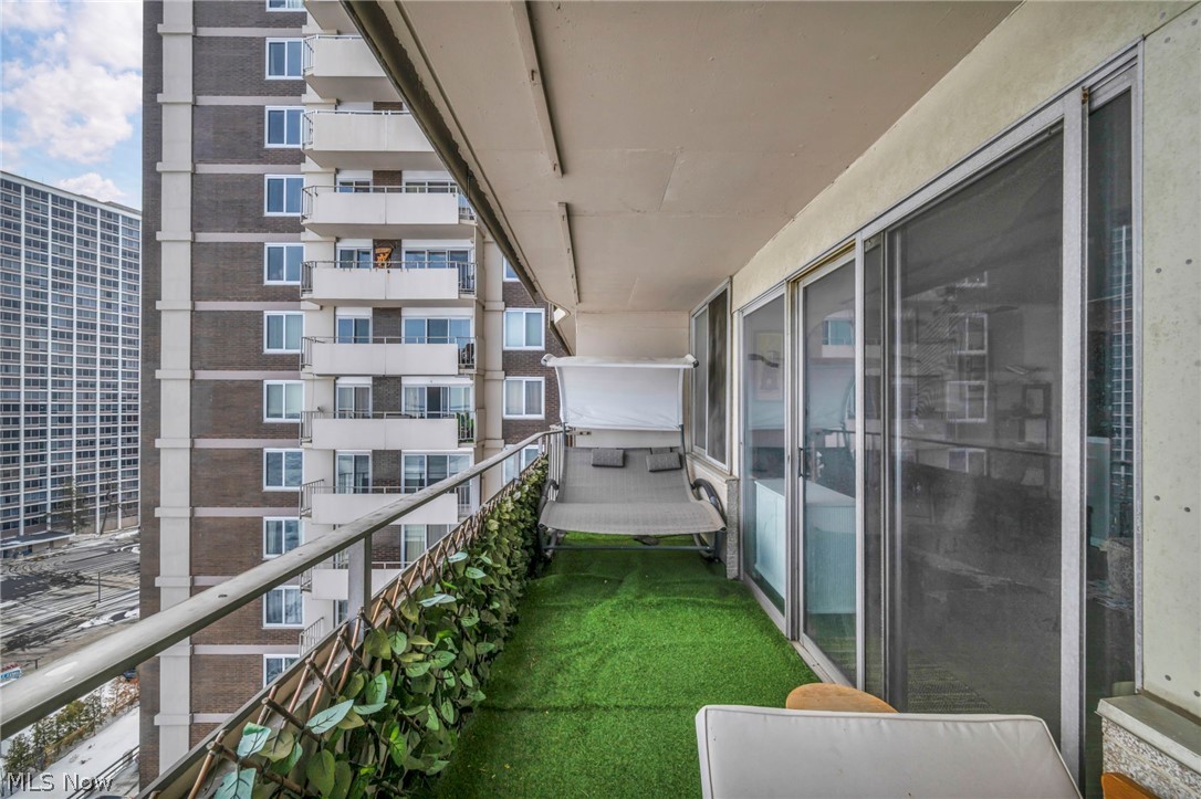 Carlyle Condos - Residential