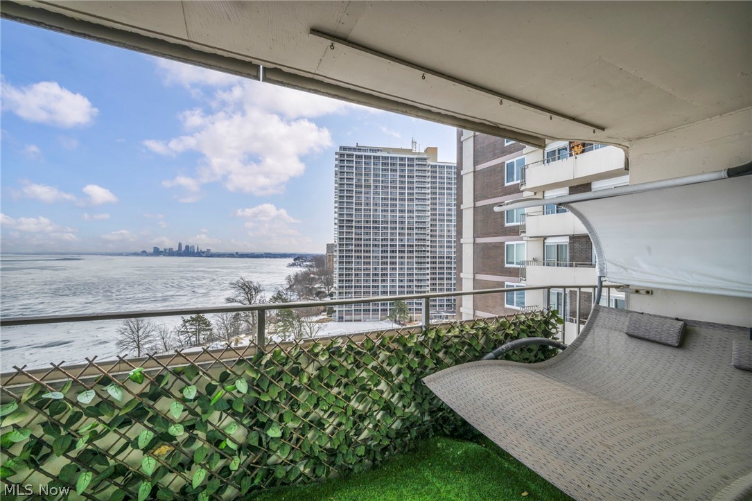 Carlyle Condos - Residential