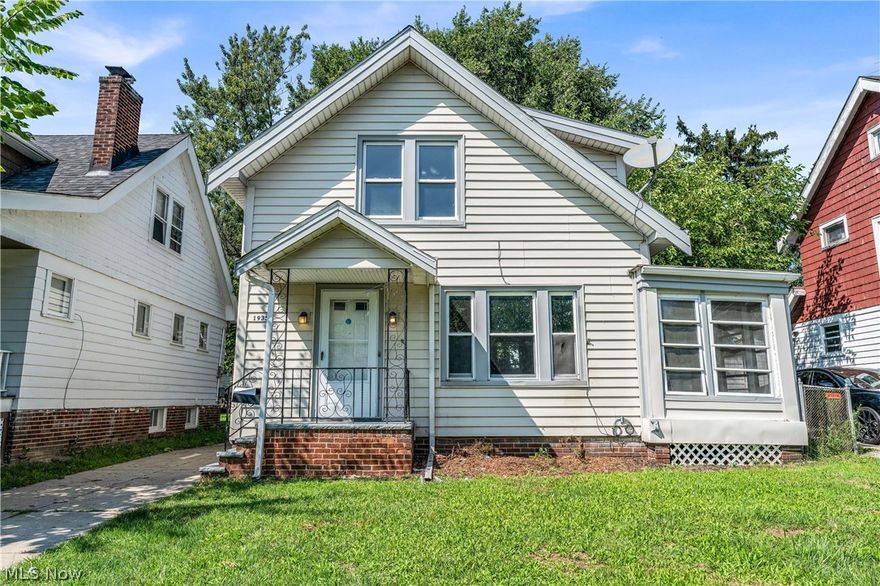 19351 Renwood, Euclid - Spacious 2 bed 1 bath single family home! //

$ 1154 rent / $ 1154 deposit //
$49 application fee per adult //
1-2 pets OK with approved PetScreening and PetFee.(Some breed restrictions apply per HUD guidelines). //
NO SMOKING //
1 time $149 non-refundable set up fee paid at lease signing //

$30/month required resident benefit package; can include personal property/liability insurance for an additional $5/month for $35/month total //

All applicants are required to fill out a PetScreening application, found on our website directly on the application before being processed. Even if you have NO pets - this application must be filled out. One time, non-refundable pet fee of $200-500 per animal applies to all pets & must be paid prior to or when you pay your first month rent. (No fee for qualified assistance animals). //
 
Our application is processed through secure site: Findigs, and they require ID and income verification. Without this, your application will not be processed. They offer 24/7 chat support on their application directly if you have any questions. //

BEDROOMS: 2 //
BATHROOMS: 1 //
APPLIANCES PROVIDED: N/A //
UTILITIES / RESIDENT RESPONSIBILITY: Residents are responsible for all utilities including: water/sewer/trash, gas & electric and are responsible to maintain lawn care, maintenance & snow removal. //

Serious inquiries only.