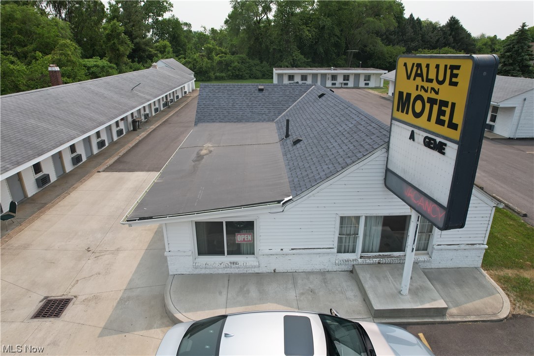 Location, location, location! This exceptional property offers an incredible opportunity for investors or entrepreneurs looking to capitalize on the bustling tourism in the area. Located just one mile between Cedar Point and Sports Force Park, this 23-room motel with living quarters and a 2-car garage along with living quarters for on-site management is perfectly positioned to attract visitors seeking comfortable accommodations during their stay.Situated on nearly an acre of land, the motel boasts space for expansion such as a pool or other exciting amenities to enhance guest experiences. With its proximity to two major attractions and an impressive traffic flow of approximately 14,000 vehicles per day, this property offers excellent visibility and accessibility, ensuring a steady stream of potential customers for this motel, a swanky Airbnb or another retail use that can capitalize on this local and tourist traffic. Bring your ideas today to this opportunity!