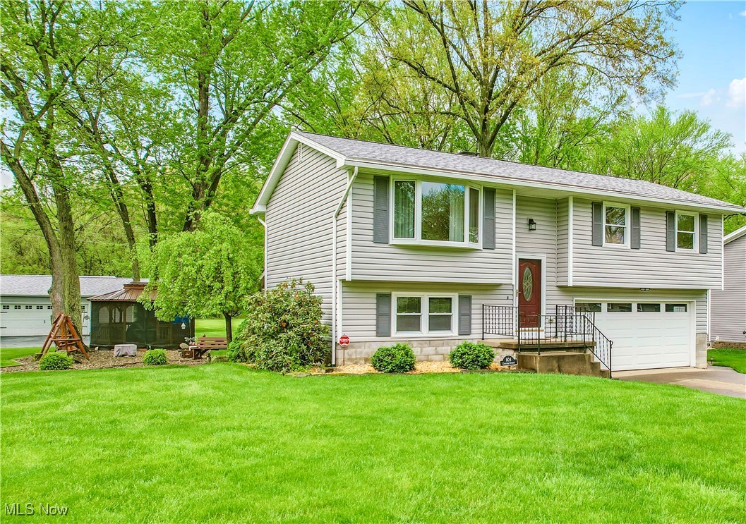 804 Cynthia Court, Niles, Ohio image 1