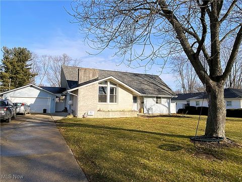 Homes For Sale - 237 Montrose Way<br/> Wellington, OH 44090