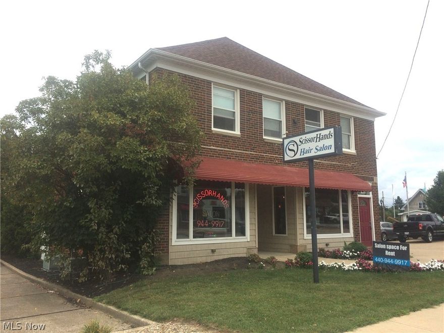 Fantastic opportunity to owner/user with supplemental income from single family apartment. Current hair salon, Scissorhand's
Salon, occupy the retail section of the building and pay $800 per month plus utilities. The two bedroom single family residential
apartment was recently renovated and contain living and dining rooms plus one full bathroom. The apartment tenant currently
pay $800 per month plus utilities. Additional source of possible rental income can come from the rear out building that is ideal for
a landscaper, service business, or storage. Leases are available upon request.