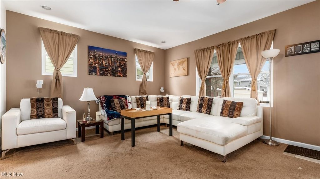 Photo of 914 Taylor Avenue, Cambridge, OH 43725 (MLS # 5179016)