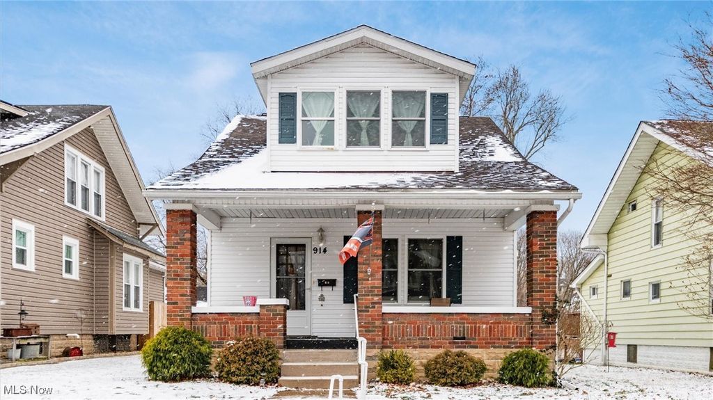 Photo of 914 Taylor Avenue, Cambridge, OH 43725 (MLS # 5179016)