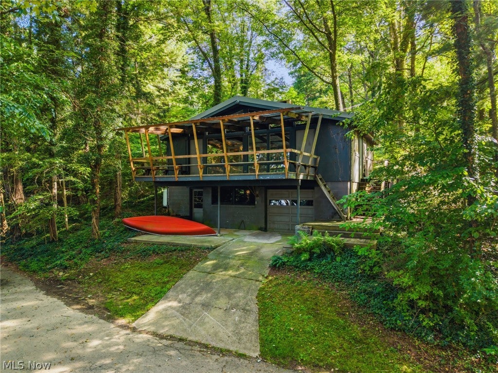 511 W Shore Drive