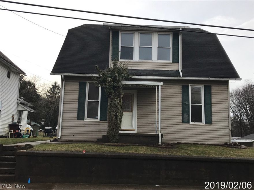 3 bedroom 1 bath bungalow in Crooksville. Large eat-in kitchen and first floor bedroom. Detached 1 car garage. Super cute!