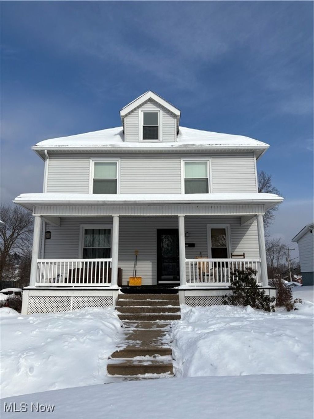 Photo of 913 Foster Avenue, Cambridge, OH 43725 (MLS # 5183958)
