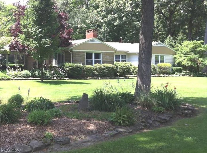 Looking for a Scenic Beautiful Sprawling Howland Ranch? Wow! Over 2800 square feet of living space.  5 bedrooms, to include two Master suites.  3.5 baths.  New laminate flooring in kitchen and hall.  New vinyl flooring in master bath.  Wonderful kitchen with all appliances.  Brand New Wall Oven & Stove!  Spacious Dining room, useful built-in curio closet.  2 Fireplaces in Classic Living Room and Fabulous Family Room.  Beautiful Solarium.  Lots of storage and large closets.  2 car attached garage/work area.  New Roof 2010.  In-ground Pool and  patio.  Fenced in yard.  Nicely landscaped!  Dead-end street. City utilities; well was capped but still usable.  Home warranty included. Call today to see this amazing property.