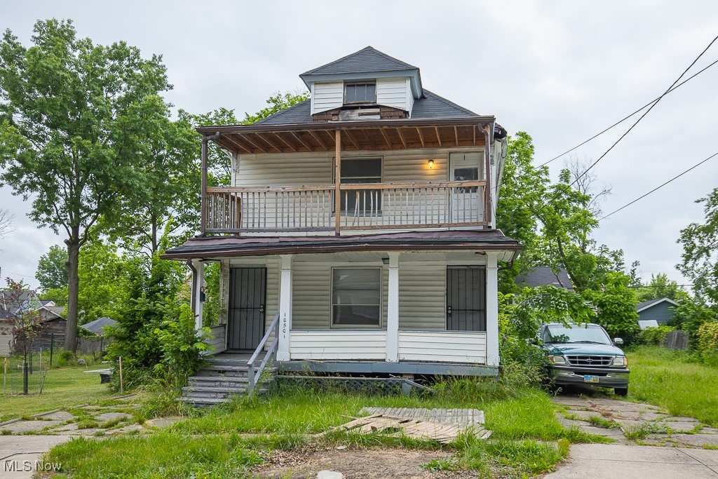 Investor’s dream! This value-add rental property offers a fantastic opportunity to secure a strong cash-flowing asset in an area on the rise. With two spacious units—2 bedrooms upstairs and 2 bedrooms downstairs—each featuring separate entrances and utilities, this duplex provides the perfect setup for long-term rental income. The neighborhood is experiencing significant revitalization, with new construction and renovations happening all around, making this a prime time to invest in an area poised for continued growth and appreciation.
Both units have already seen numerous updates, including fresh paint, new carpeting, and modernized kitchens and bathrooms, giving the property a more polished feel. Each unit is just a few touch-ups away from being move-in ready, and once completed, both units can easily fetch upwards of $1,000 in monthly rent.
Located just minutes from Shaker Square and University Circle, this property sits in the heart of one of the city’s most promising areas for future growth. With easy access to public transportation, dining, shopping, and entertainment, this is a highly desirable spot for potential tenants. Don’t miss out on this incredible opportunity to secure a rental property in a neighborhood experiencing rapid appreciation and renovation. It’s the perfect time to invest and take advantage of this high-potential, income-producing property!