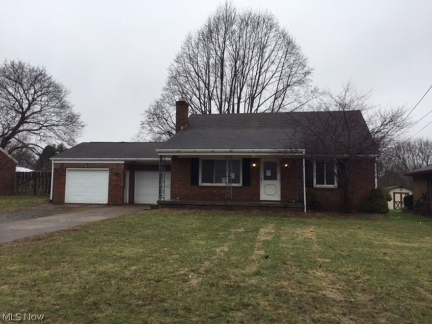 Nice property close to Expressway and town.  3 Bedrooms and 1.1 baths and an attached 2 car garage. Full basement and a large back deck.
No offers for 8 days, Owner Occupant for the next 7 days, 16th day all offers can be submitted. All contracts e-mailed to agent in one attachment. EM checks to be made to: Gold Key Properties, Inc. after acceptance. Please note this seller DOES NOT accept electronic signatures. All offers must include POF or approval from lender and Title company addendum.
.