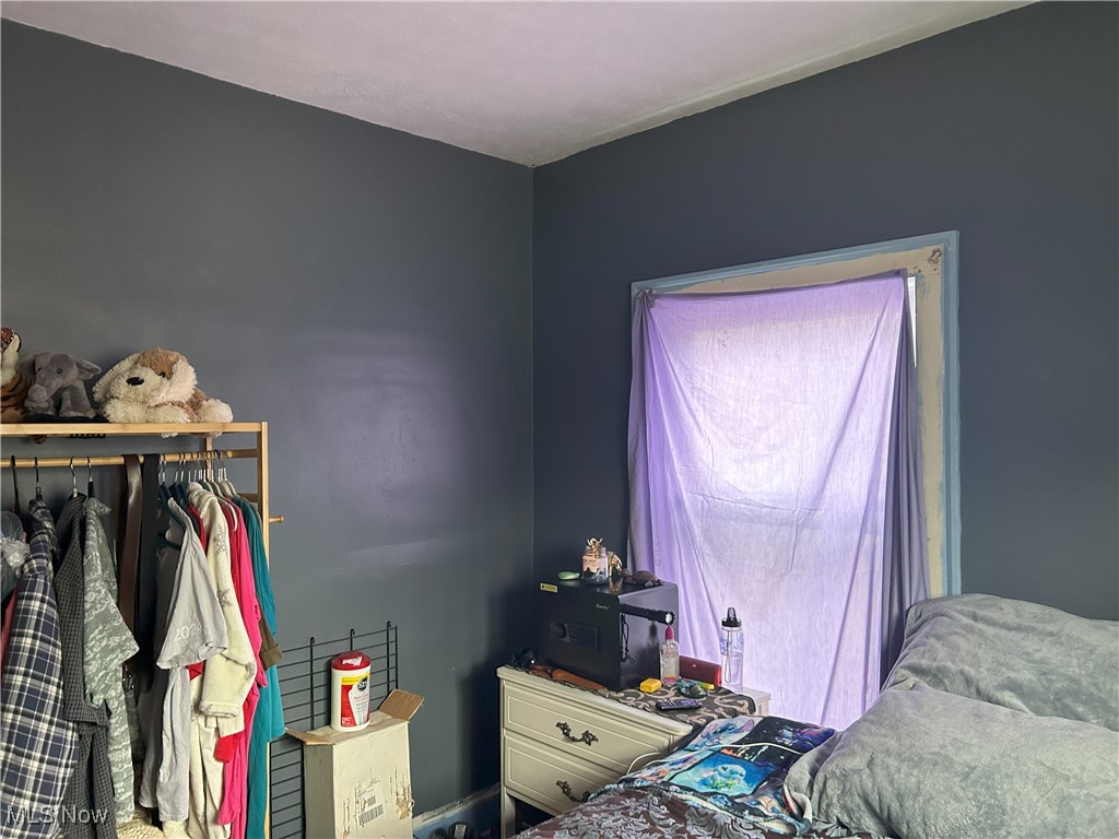 Halloway - Residential Income