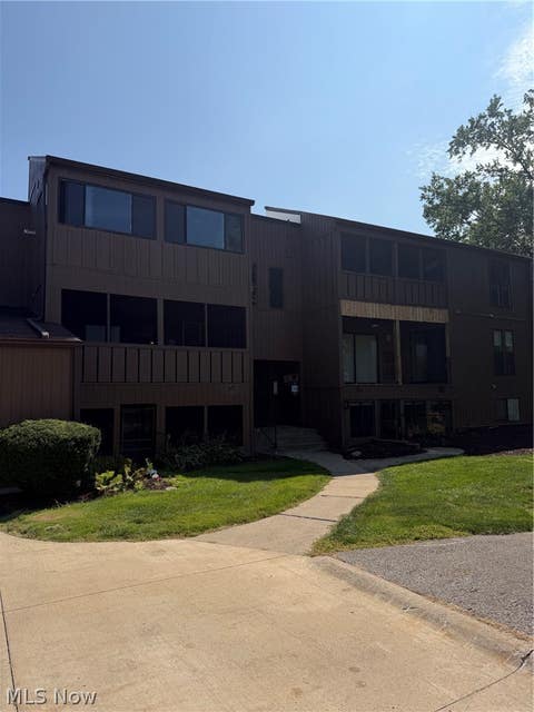 Condo For Sale - 33803 Electric Boulevard<br/> Avon Lake, OH 44012