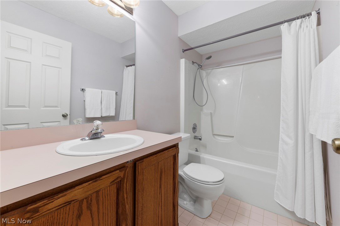 Macintosh Farms Condo 01 - Residential